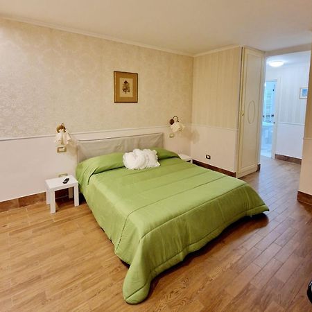 Fuga A Napoli Apartment ภายนอก รูปภาพ
