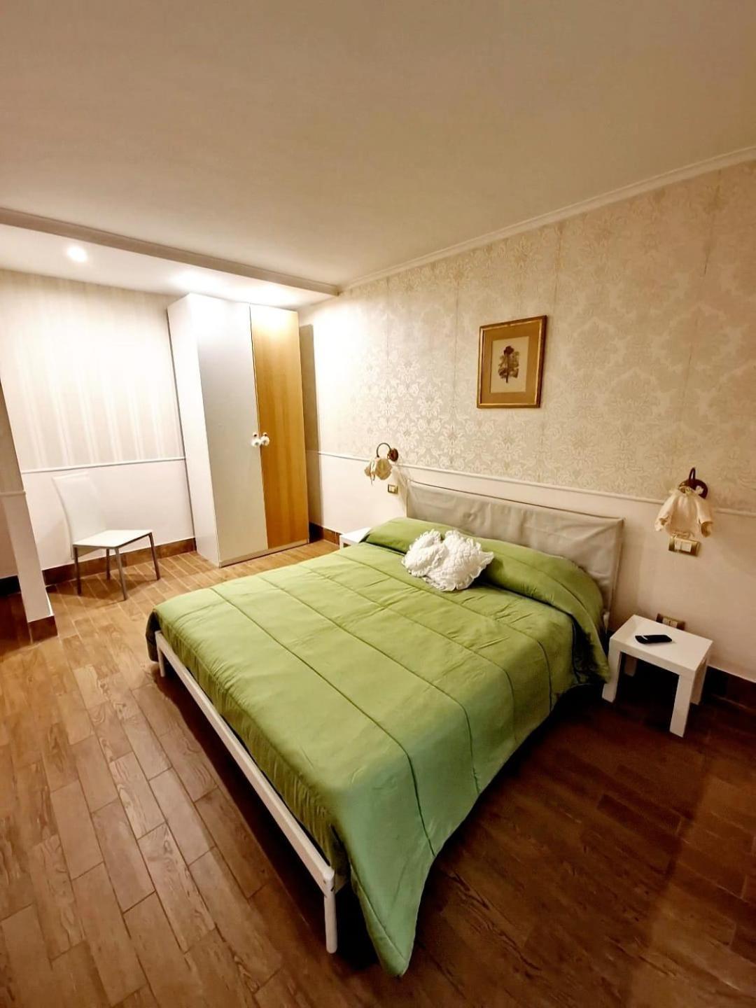 Fuga A Napoli Apartment ภายนอก รูปภาพ