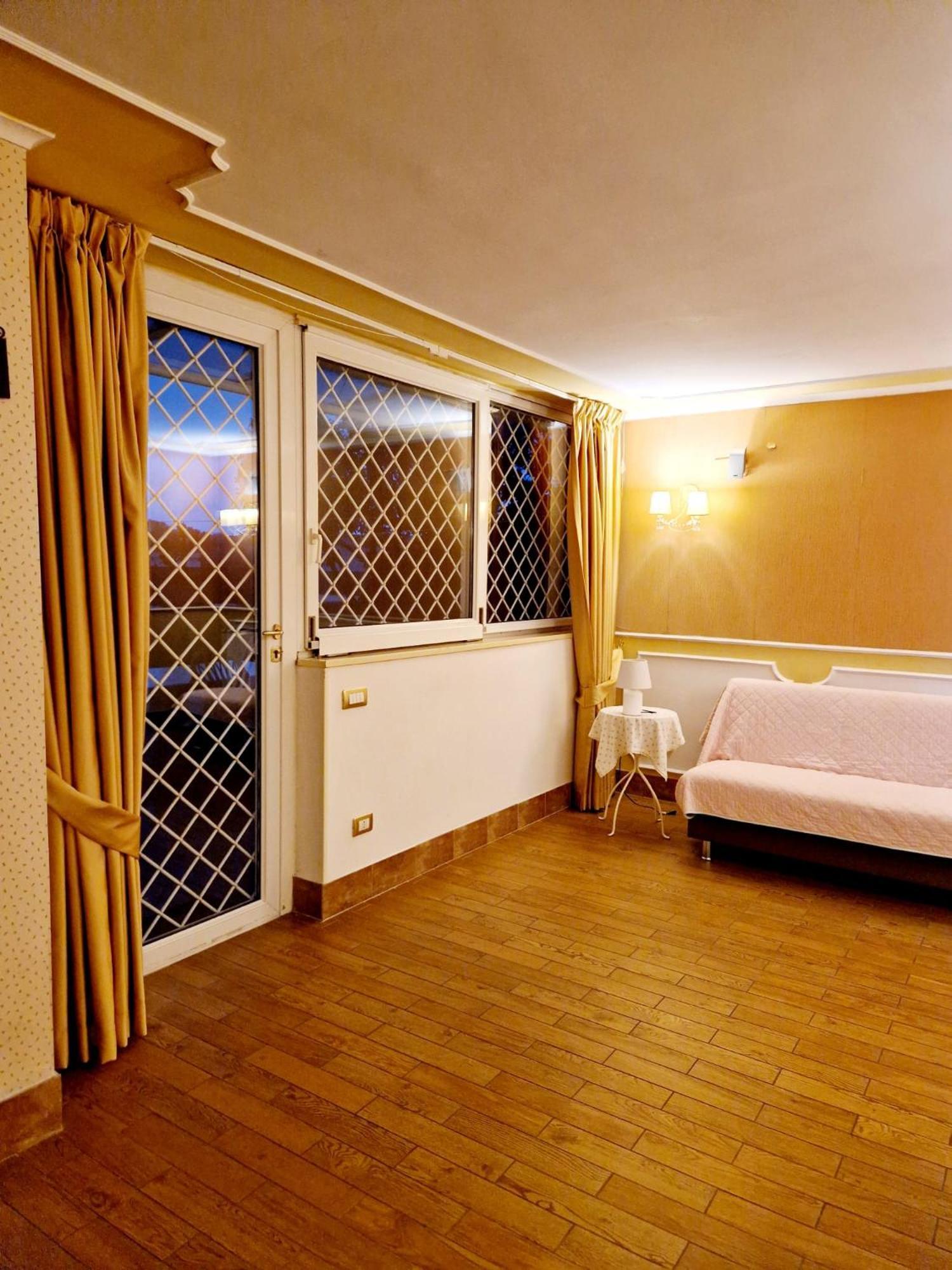 Fuga A Napoli Apartment ภายนอก รูปภาพ